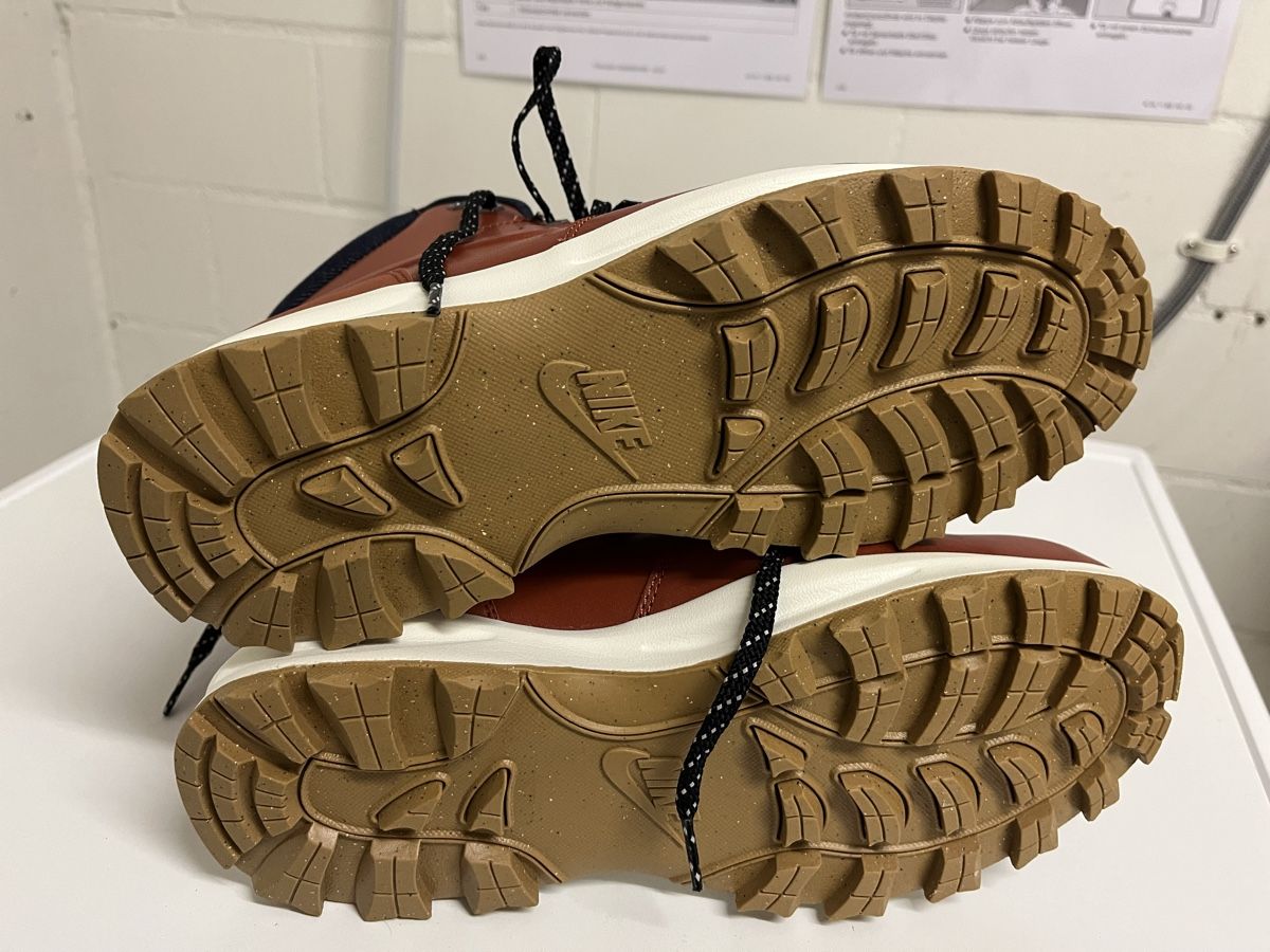 Nike Scarpe da uomo: Nike Sneaker Boots Gr. 43 Herbst Winter Schuhe – Nuovo e nell'imballaggio originale da Zürich venduto da Luca-g79 2