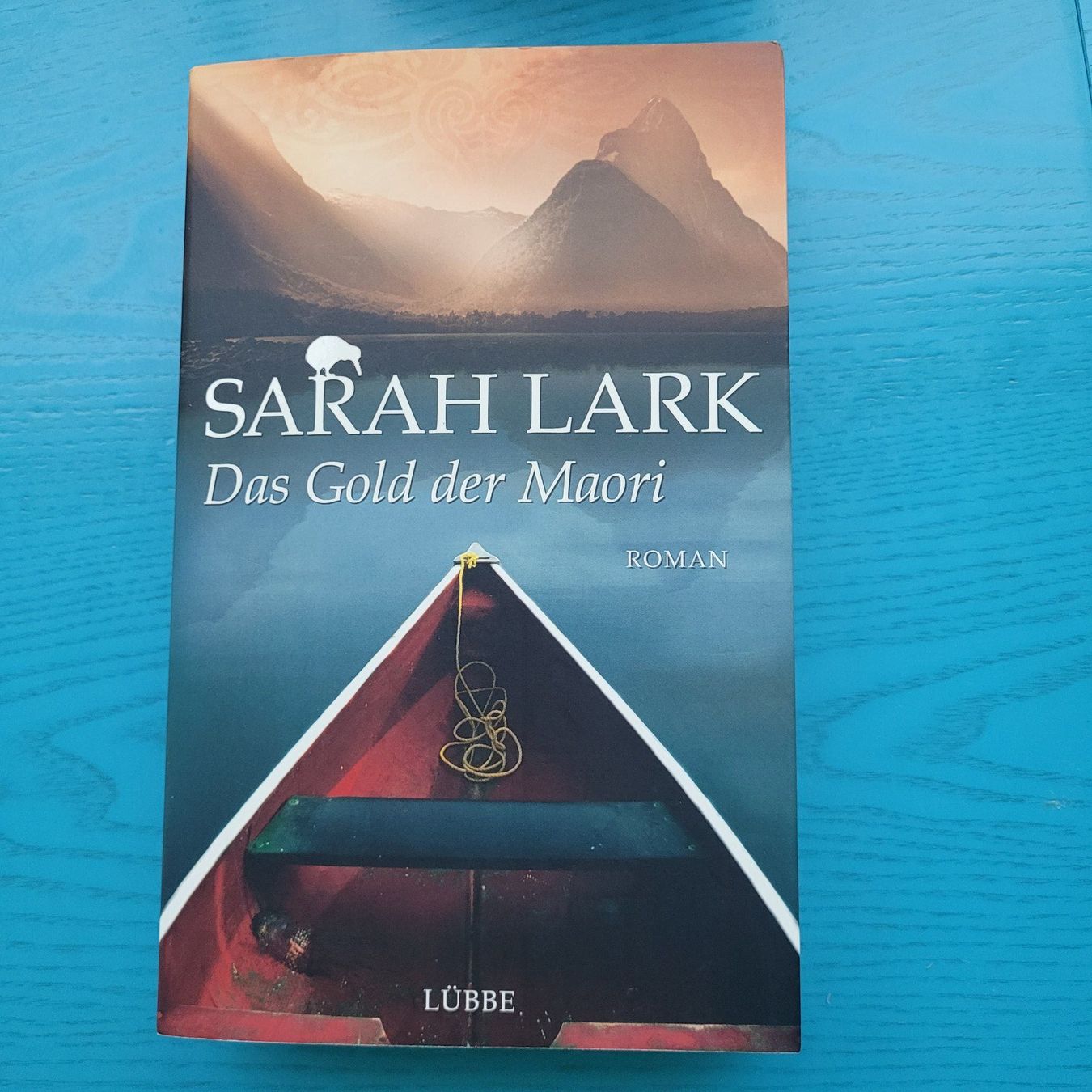 Libri: Sarah Lark- Das Gold der Maori – Nuovo (secondo la descrizione) da SCHÜBELBACH venduto da CoKaHa