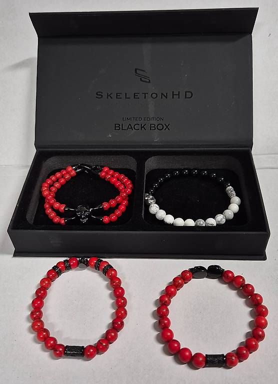 Bracelets: Skeleton HD Black Box Armbänder – Neuf (Voir description) à Dübendorf par Thingo