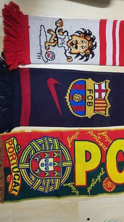 Diverse Fussballschal