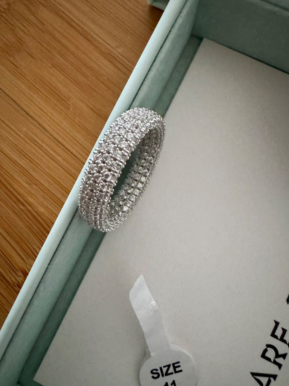 Anelli: Ring Gr. 11 / 65mm mit VVS-Steinen, Silber/weissgold – Nuovo (secondo la descrizione) da Bülach venduto da ValiS 3