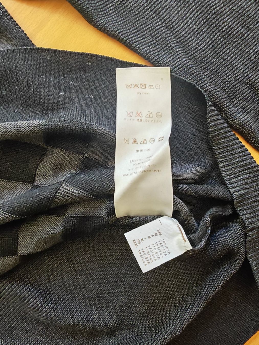 Louis Vuitton Maglioni & Felpe: Original Louis Vuitton Damier V-Neck Pullover M/52 Anthrazit – Usato da Pfäffikon SZ venduto da mat_qgm9 4