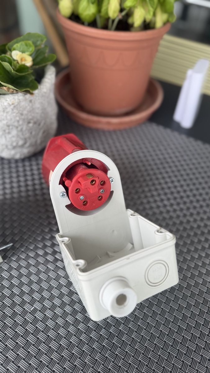 Walther Stecker: Walther CEE Steckdose Typ 32A 230V/400V IP44 – Gebraucht aus Wolfwil von Poulet60 1