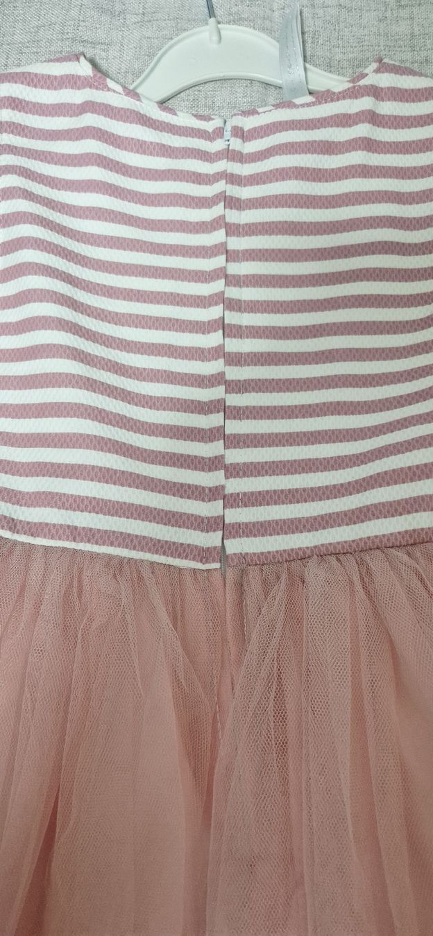 Robes et jupes: Robe de cérémonie, 8 ans, NEUVE – Neuf avec emballage d'origine à Le Locle par Arya4 6