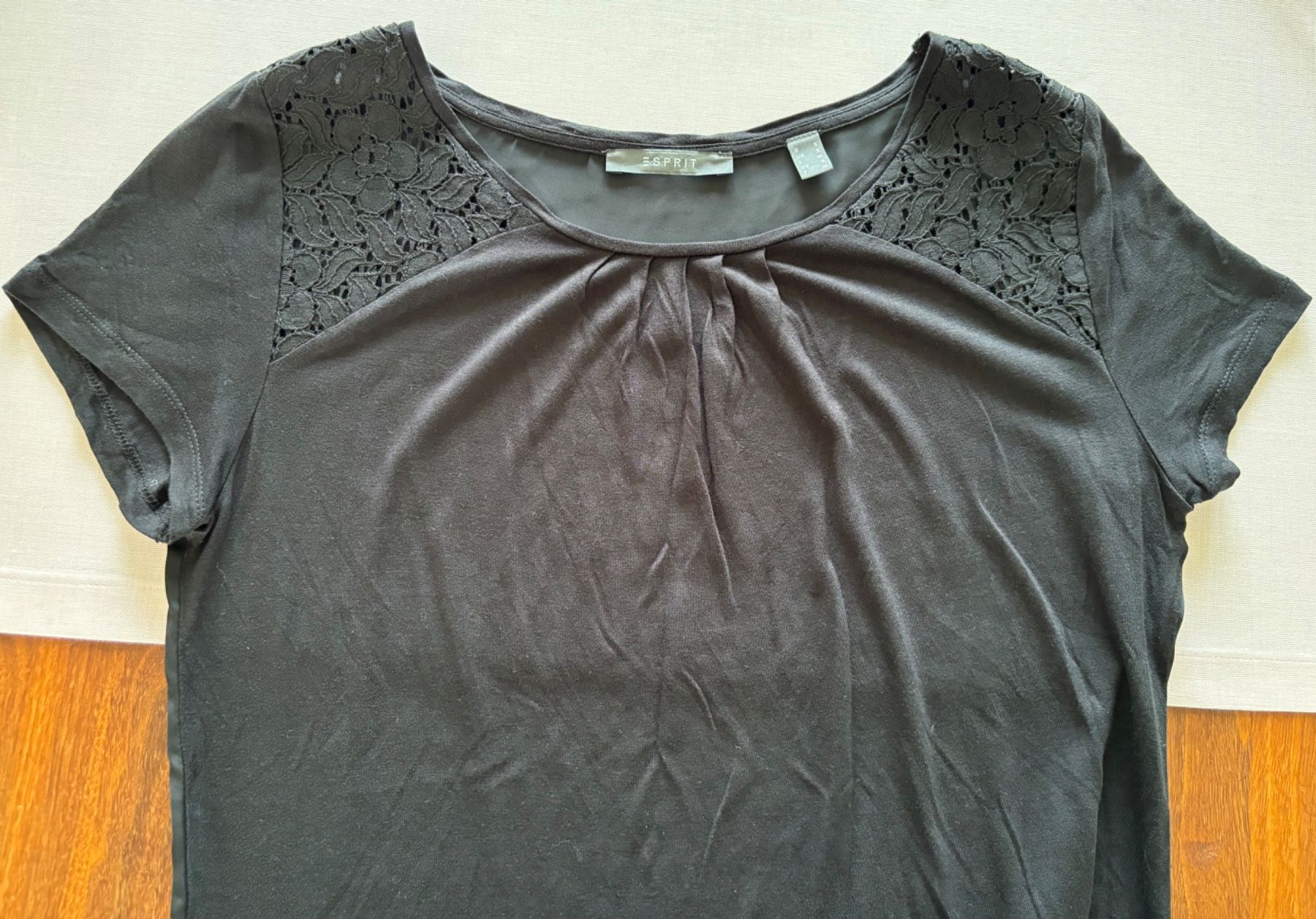 Esprit T-shirt: ESPRIT Shirt – Usato da Zürich venduto da Tzhkely24 2