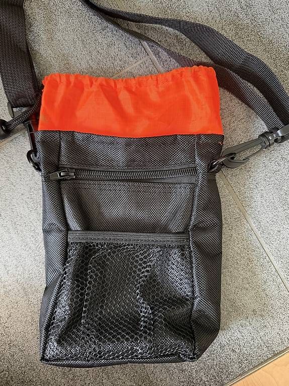 Borse: Schwarze Umhängetasche mit orangefarbnerer Beutel – Usato da Chur venduto da van_6qs7