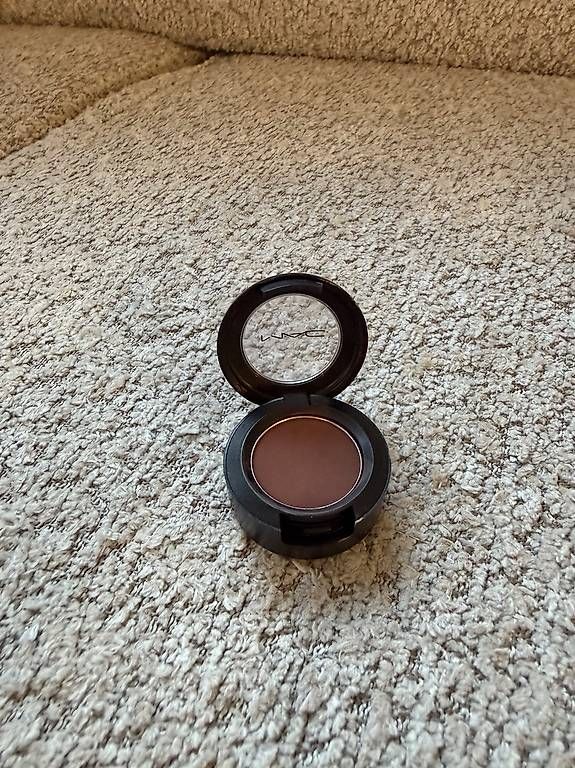 Mac Cosmetics Make-up: Mac Eyeshadow / Lidschatten Swiss Chocolate – Nuovo (secondo la descrizione) da Dietikon venduto da Prelovedpearls