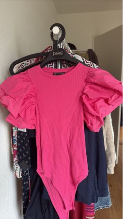 Pink Ruffle Sleeve Top - Zara - Perfect Summer Vibes!