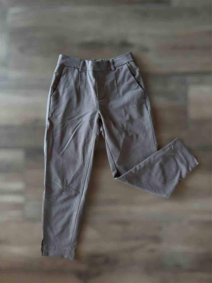 Pantaloni: Object Stoffhose Damen beige Gr. 36 – Usato da Thundorf venduto da paglialongamaria