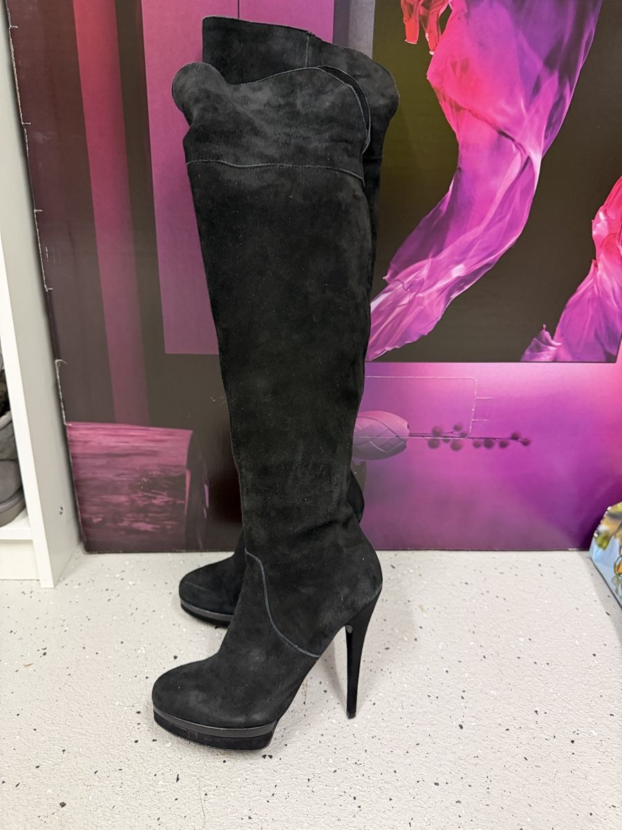 Damenschuhe: Wildleder Overknees Gr. 35 – Gebraucht aus Rotkreuz von car_9rt7