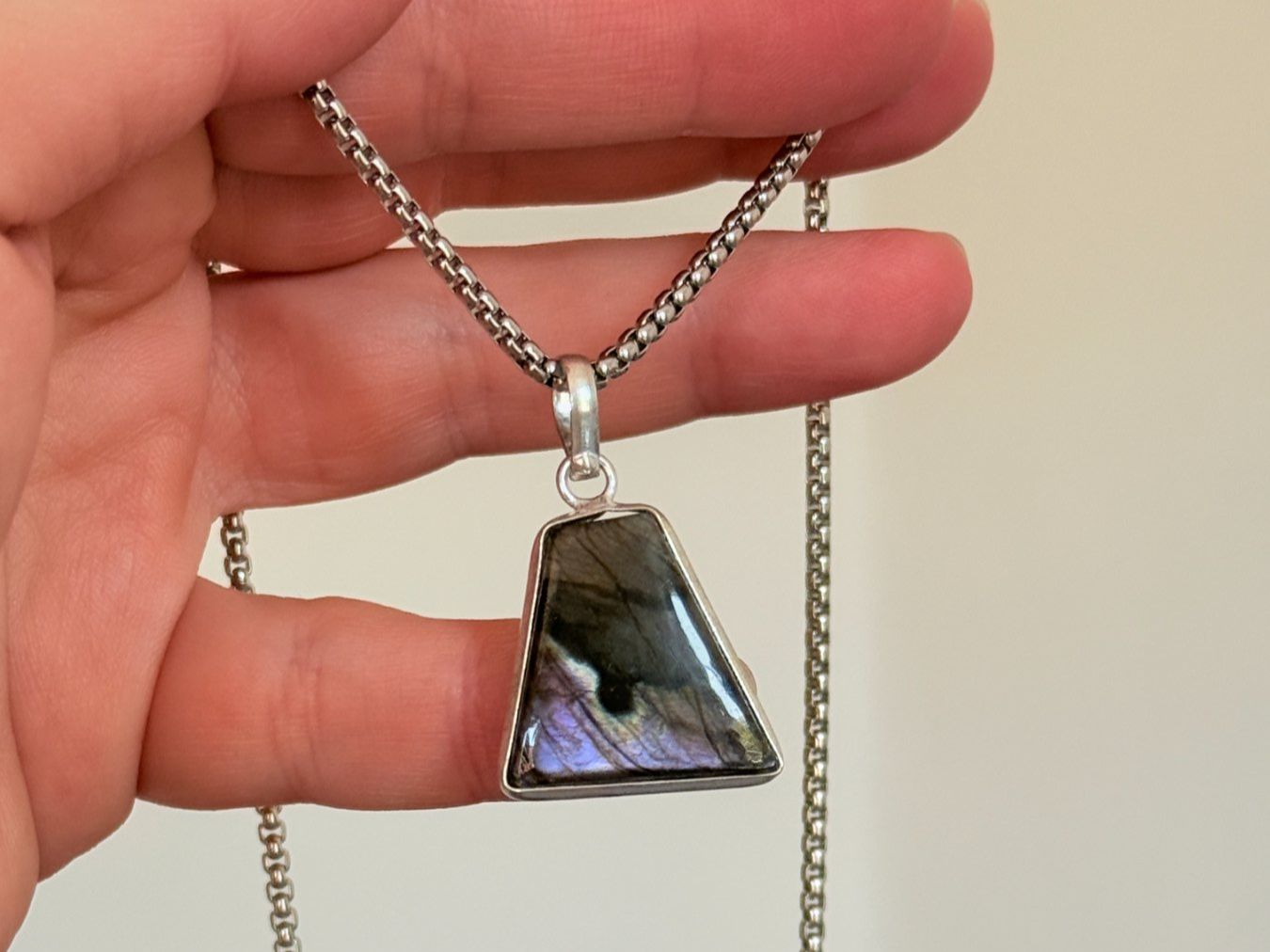 Ketten: Collier avec Labradorite – Neu und originalverpackt aus Genève von AWWA