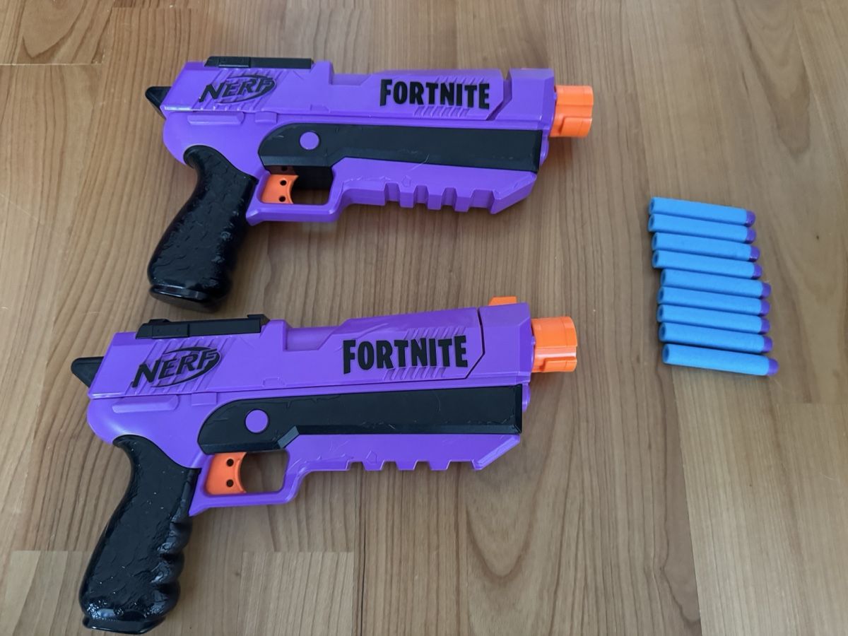 Nerf Giocattoli: Nerf Fortnite Pistols - Two Blasters & Darts – Nuovo (secondo la descrizione) da Wädenswil venduto da lar_cf7h