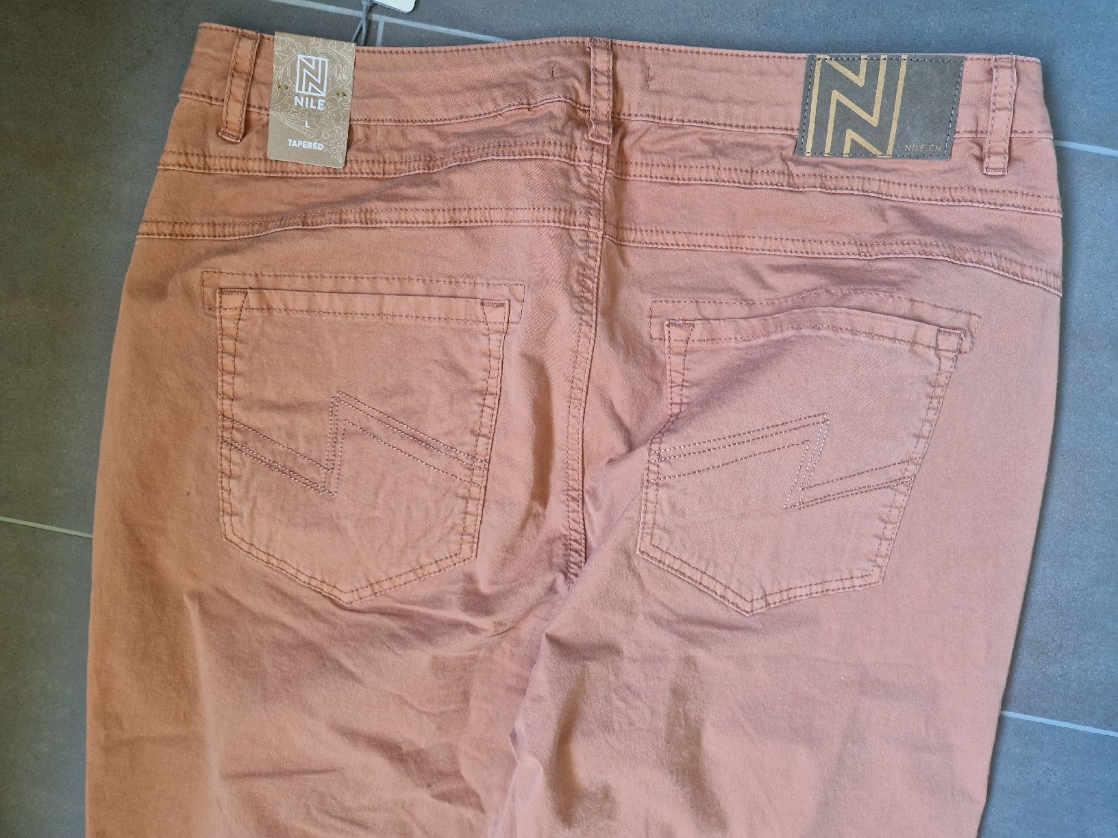 Nile Pantaloni: Nile Hose L Tapered – Nuovo e nell'imballaggio originale da Lichtensteig venduto da Cocabana_16 4