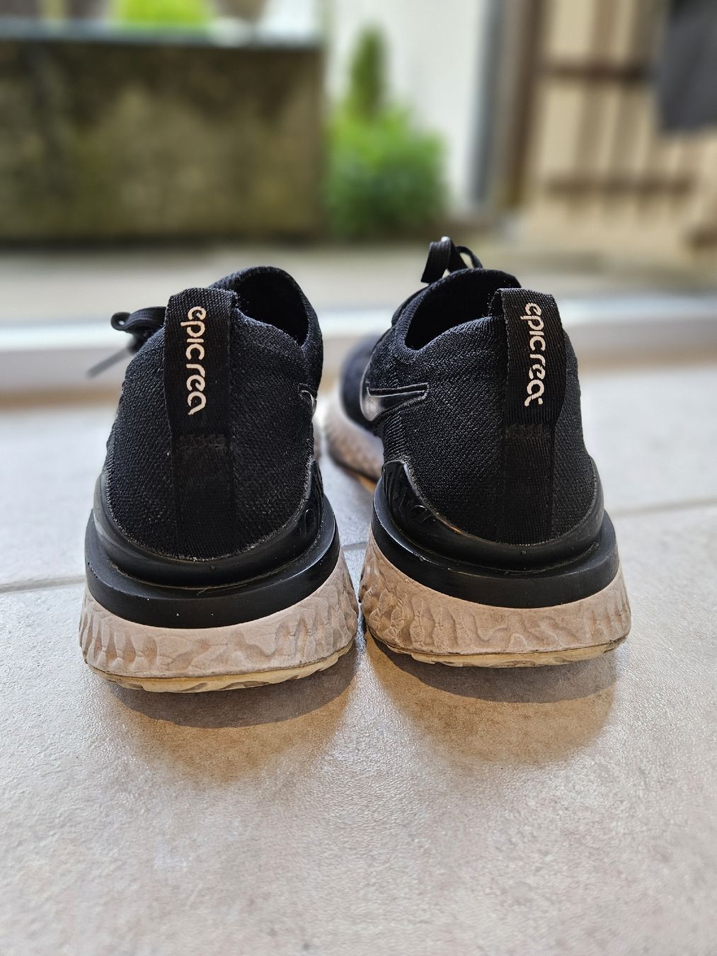 Nike Chaussures femmes: Nike Epic React – D'occasion à Saland par Rose0109 2