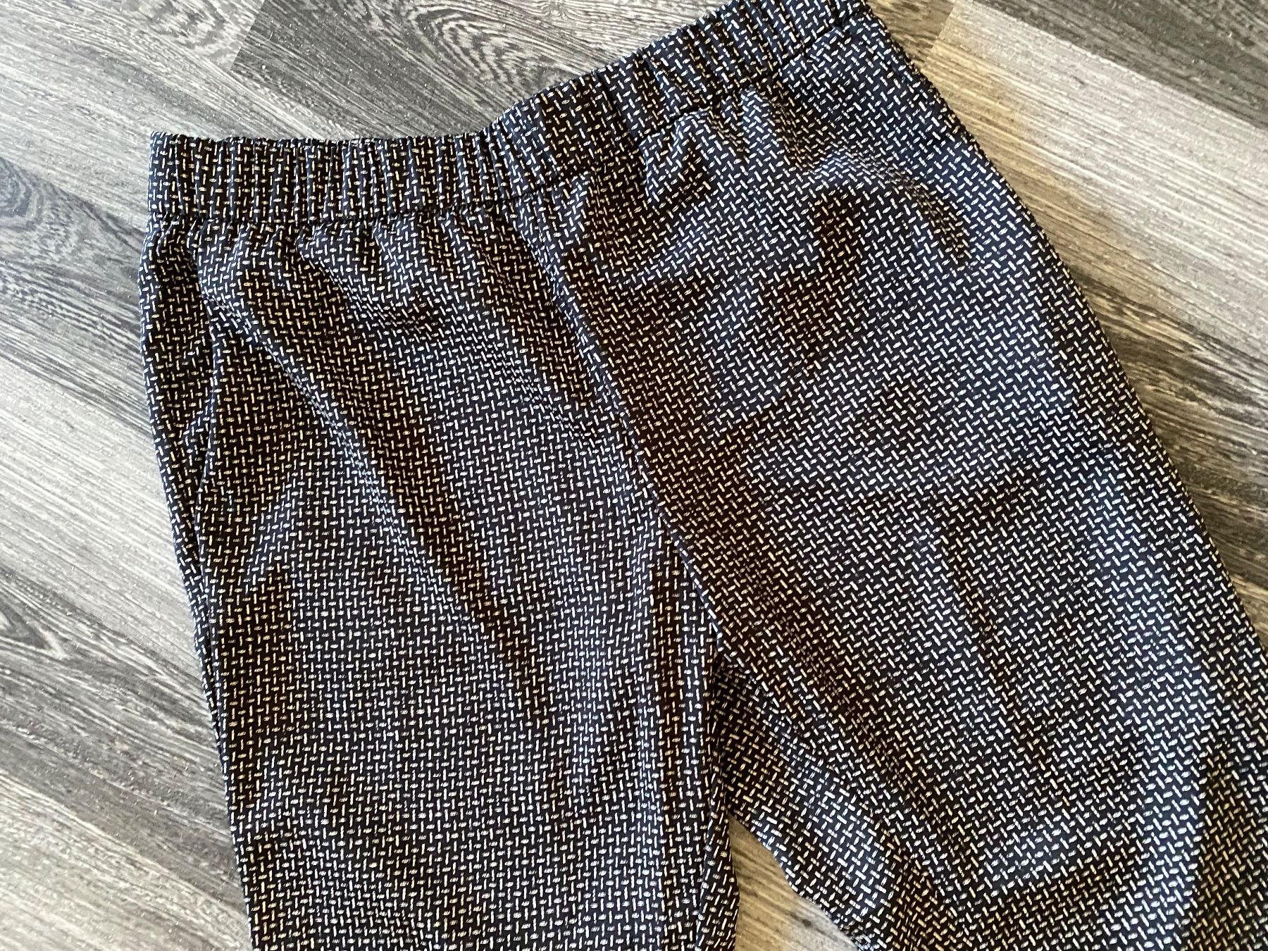H&M Pantaloni: H&M Freizeit - Hose schwarz-gemustert Grösse 38 – Usato da Allenwinden venduto da Obalu