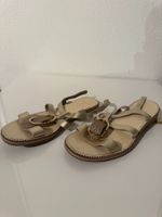 Salvatore Ferragamo - Goldene Sommersandalen Gr. 38