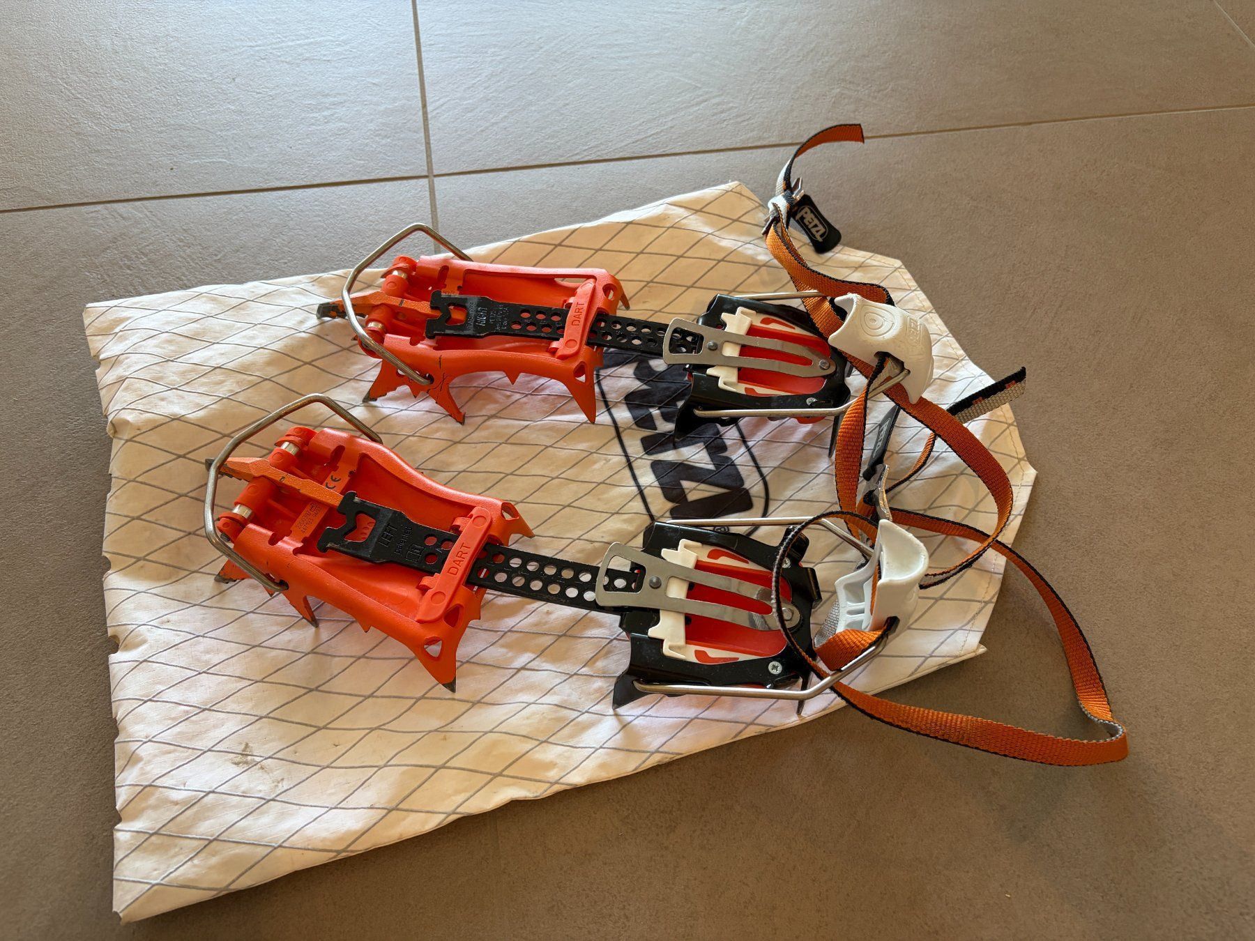 Petzl Altro in Alpinismo & Escursioni: Petzl Lynx Steigeisen + Frontpoint-Set – Usato da Morschach venduto da PetrKopcak