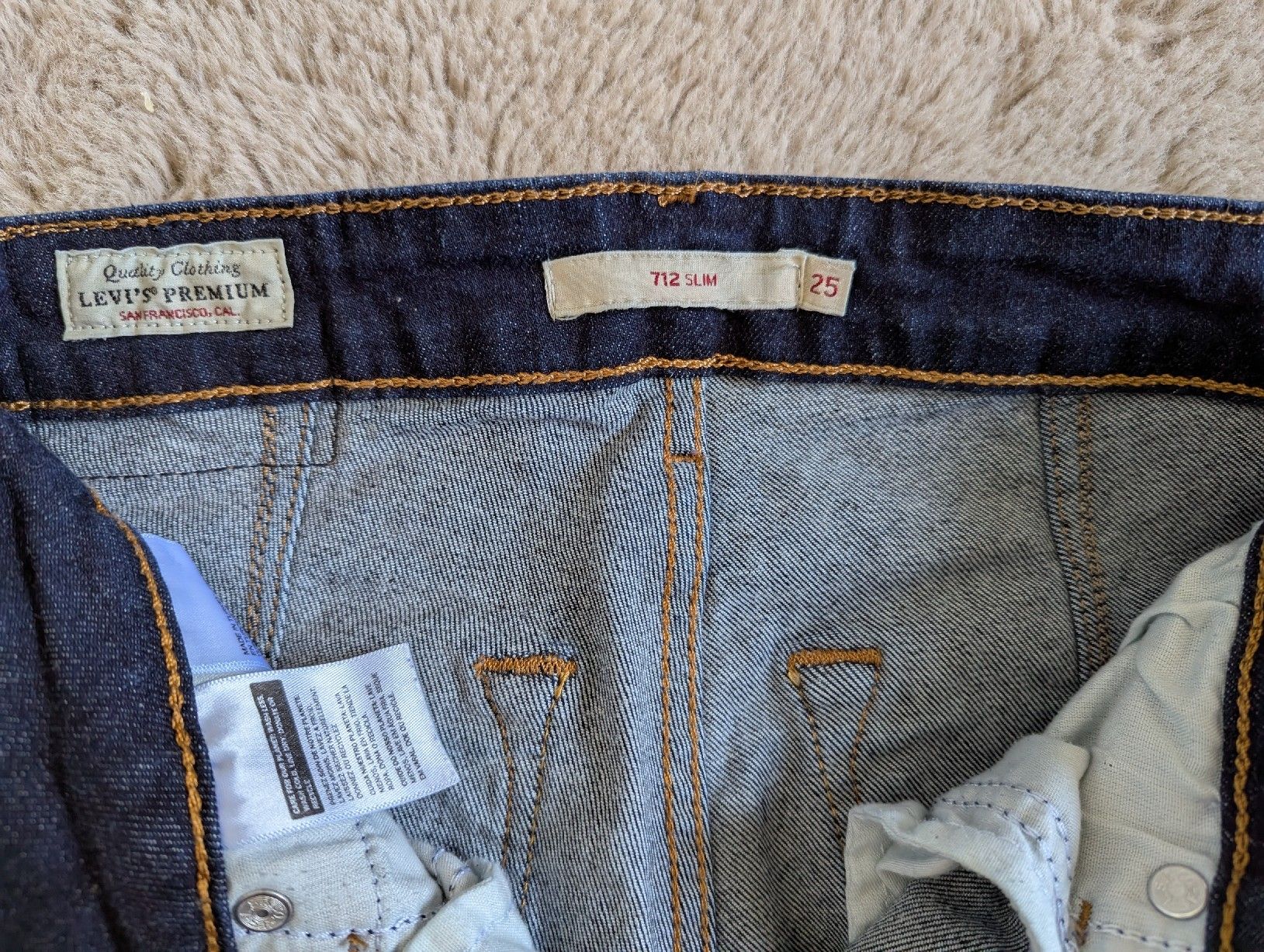 Levi's Jeans: jean Levi's 26 – Usato da Montreux venduto da dem_gyt9 1