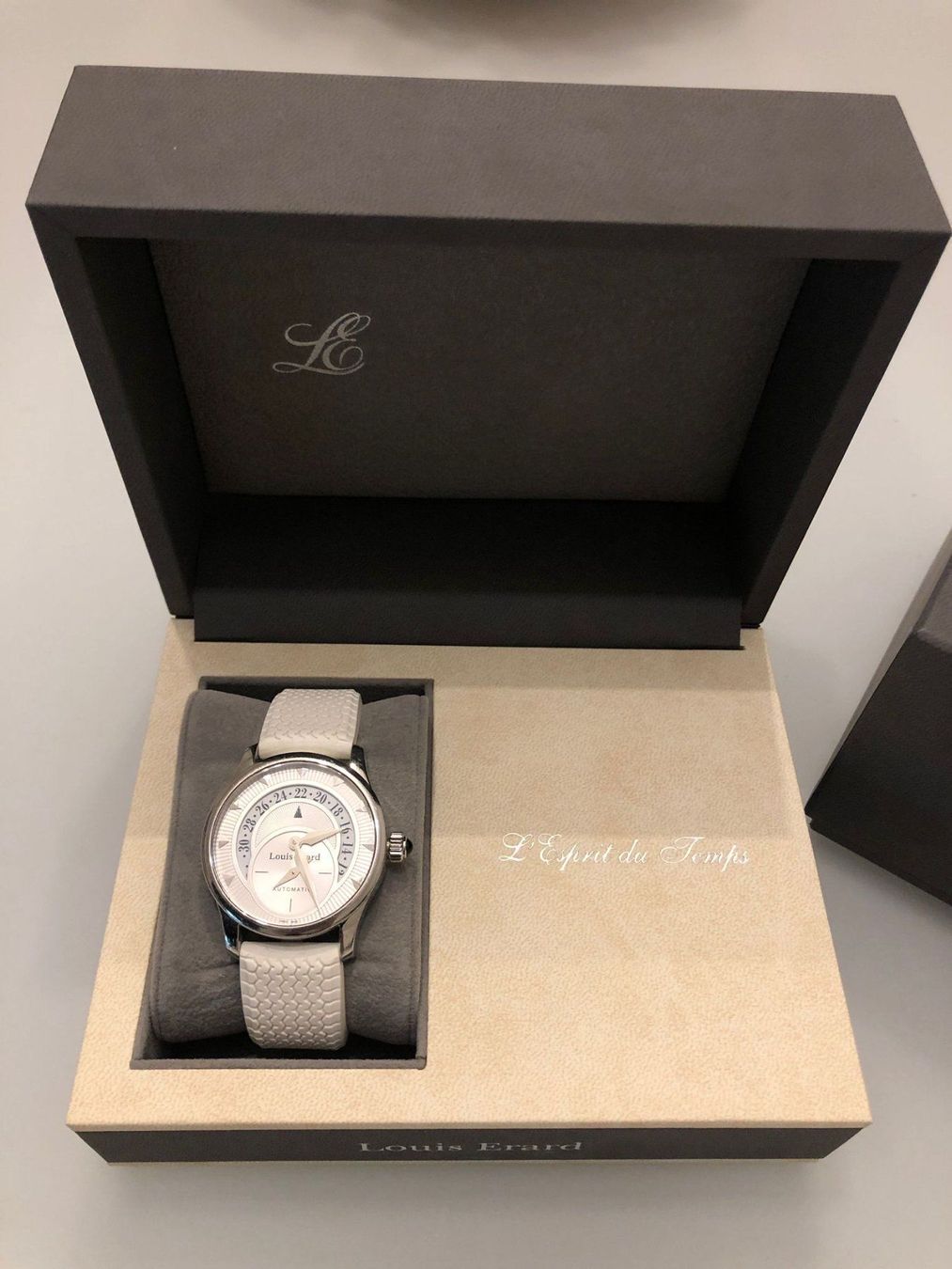 Louis Erard Uhren: Montre Louis Erard Emotion – Gebraucht aus Neuchâtel von Stwatch 1