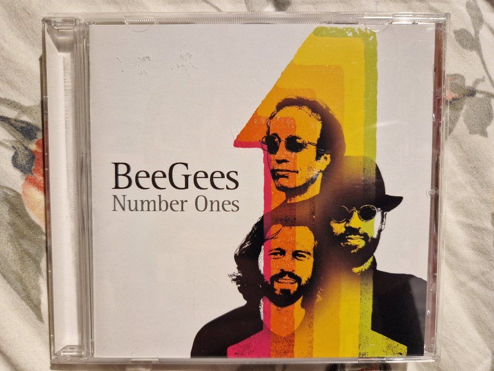 CD: Bee Gees – Number Ones - a – Nuovo (secondo la descrizione) da Brittnau venduto da Zibu