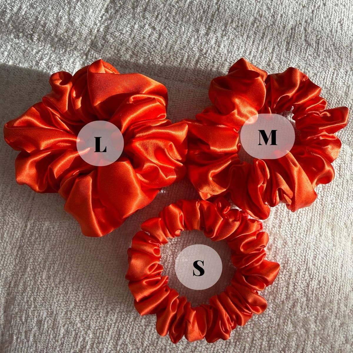 Accessori per capelli: 18# orange 100% Mulberry Silk Scrunchie Size M - NEW! – Nuovo e nell'imballaggio originale da Winterthur venduto da LeLe0606 1