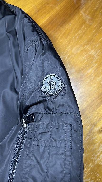 Giacche: Moncler Bomberjacke Schwarz  – Usato da Zug venduto da Louis.H63 1
