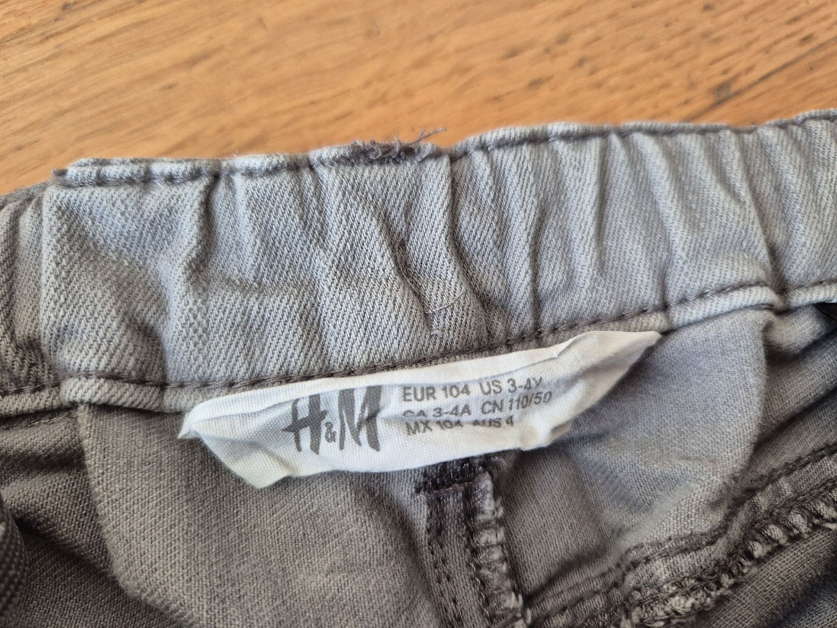 Pantaloni: kurze Hosen Grösse 104 – Usato da Rickenbach SO venduto da S.u.n.s.h.i.n.e.83 3