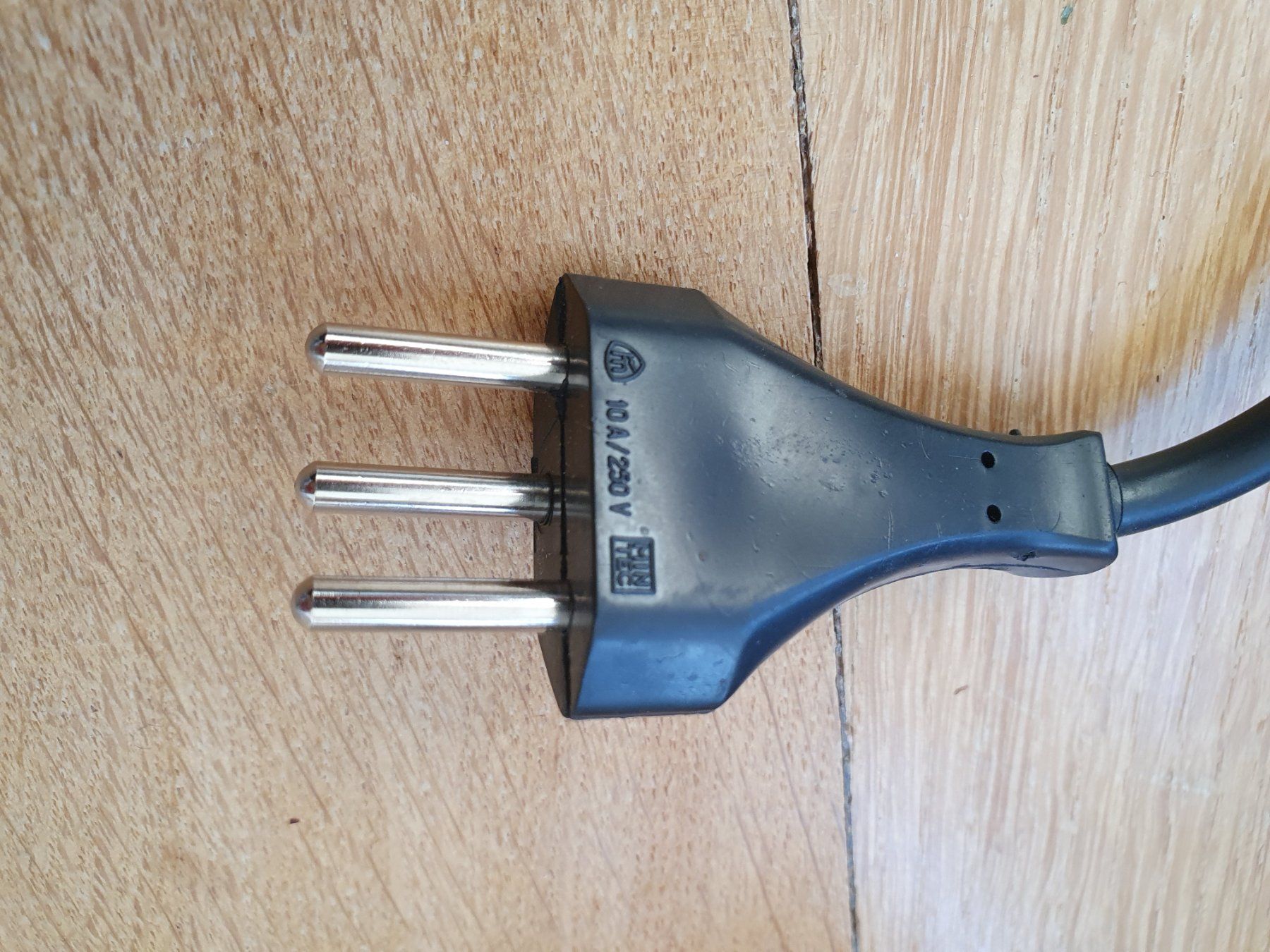 Kabel: Netzkabel / Stromkabel / Gerätekabel 3-Polig 2m – Gebraucht aus Bern von Llu 2