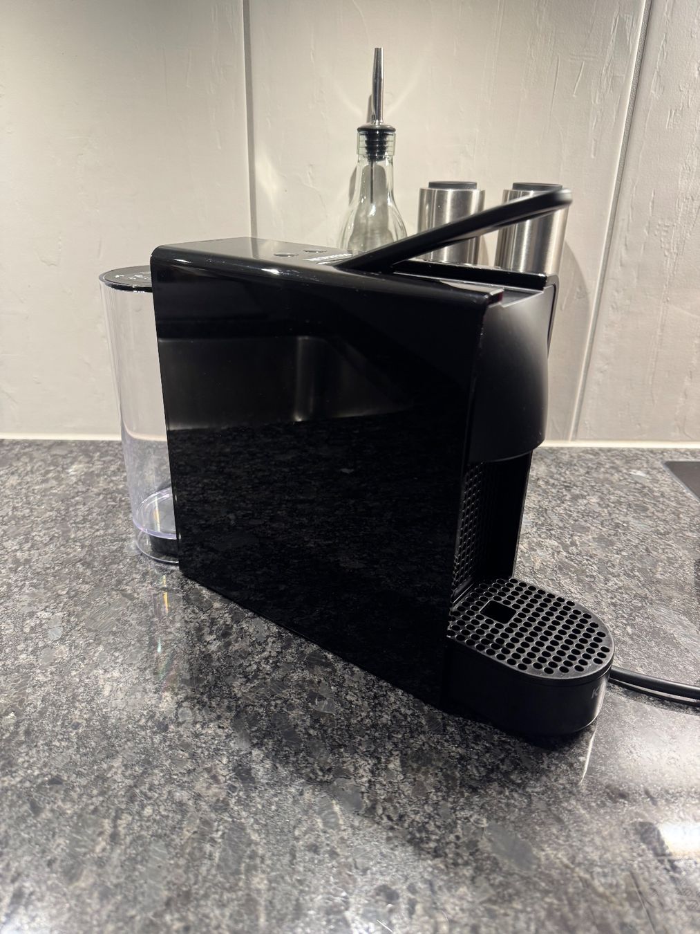 Nespresso Kaffeemaschinen & Espressomaschinen: Nespresso Krups Essenza Mini Schwarz – Gebraucht aus Balsthal von mama_joes 1