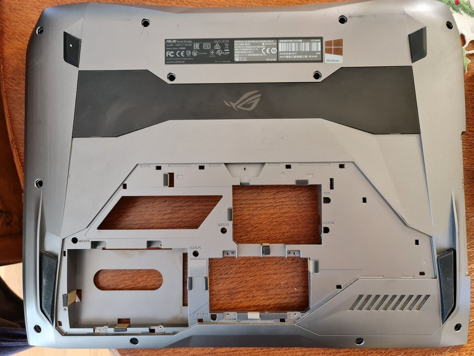 Asus Notebook: Gehäuseunterteil Asus G752vs-BA191T – Usato da Pfungen venduto da Fastback66 1