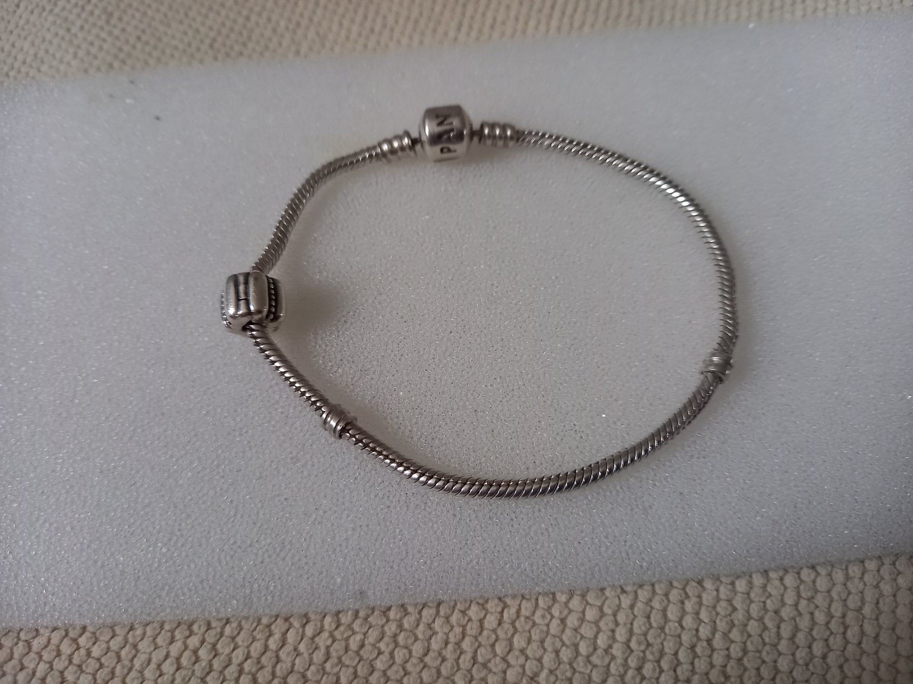 Pandora Armbänder & -reifen: Original "PANDORA" Armband mit 1 Anhänger – Gebraucht aus Rickenbach LU von ata47 2
