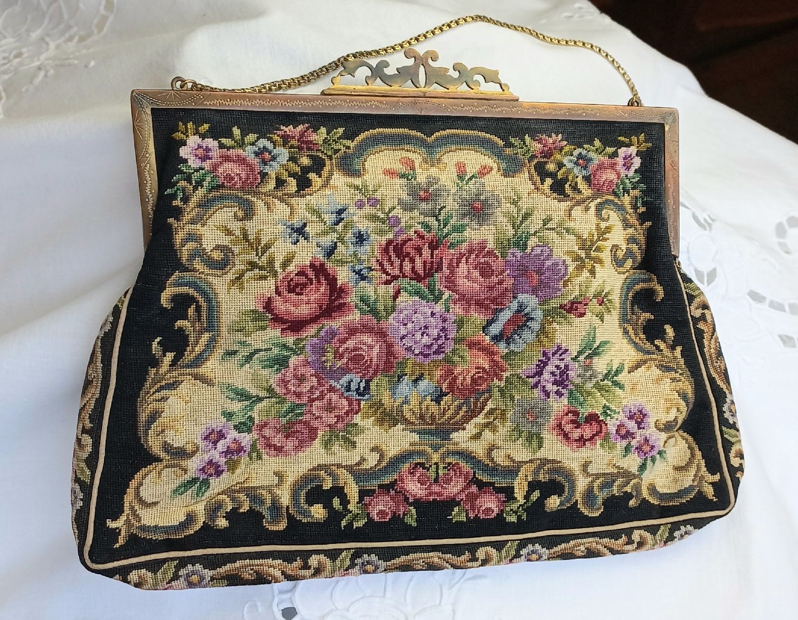 Borse da donna: Antike Handtasche Gobelin Blumenmuster mit Kette  – Usato da Buchs AG venduto da Dzirul 1