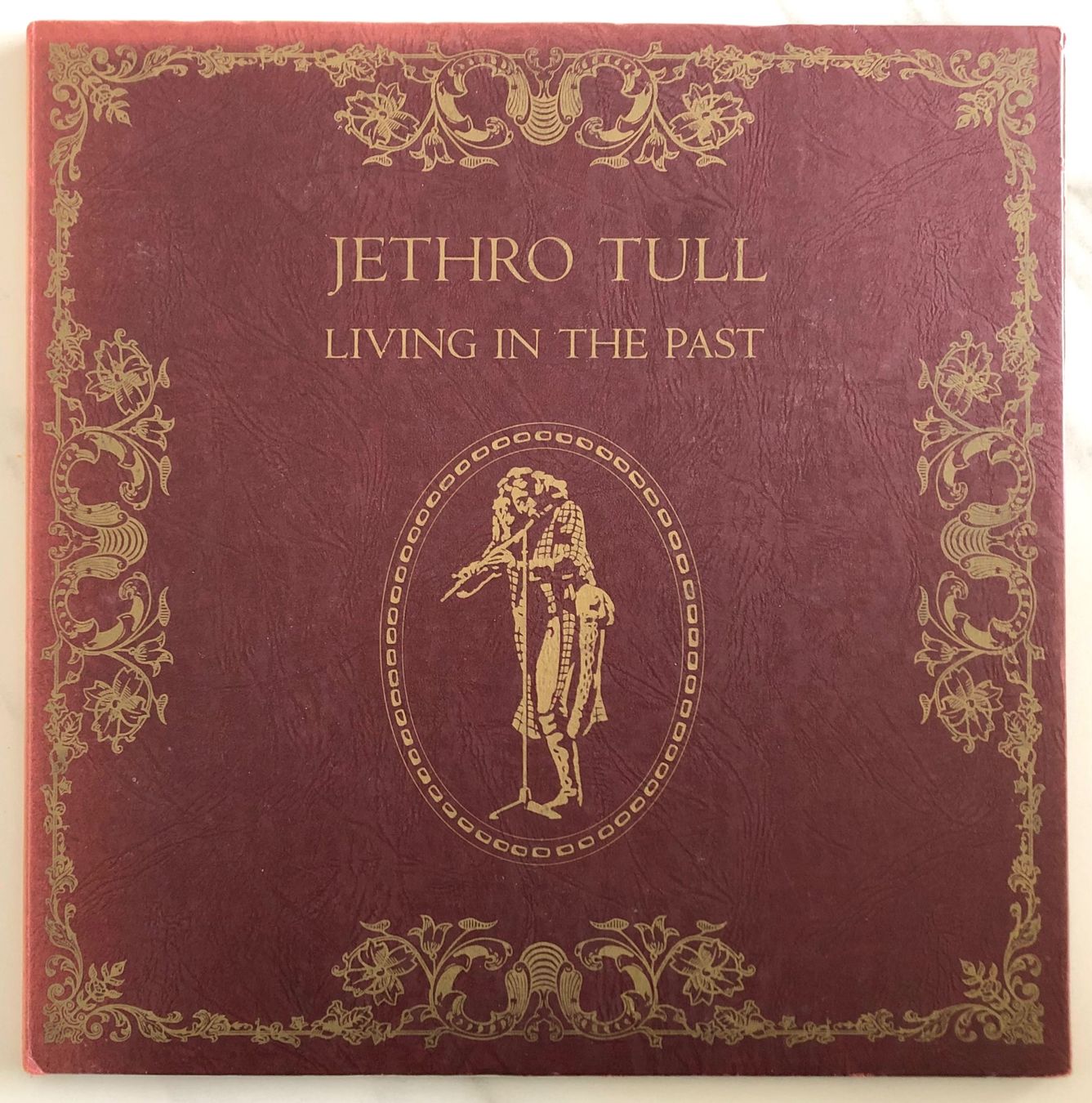 Vinyles: JETHRO TULL - LIVING IN THE PAST – D'occasion à Poliez-Pittet par Newtown-Records