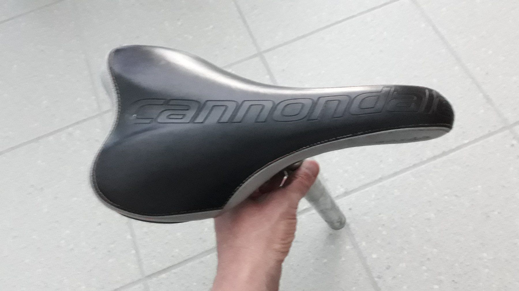 Cannondale Pezzi di ricambio: Cannondale Velosattel mit Sattelstange – Usato da Stäfa venduto da Supertramp73