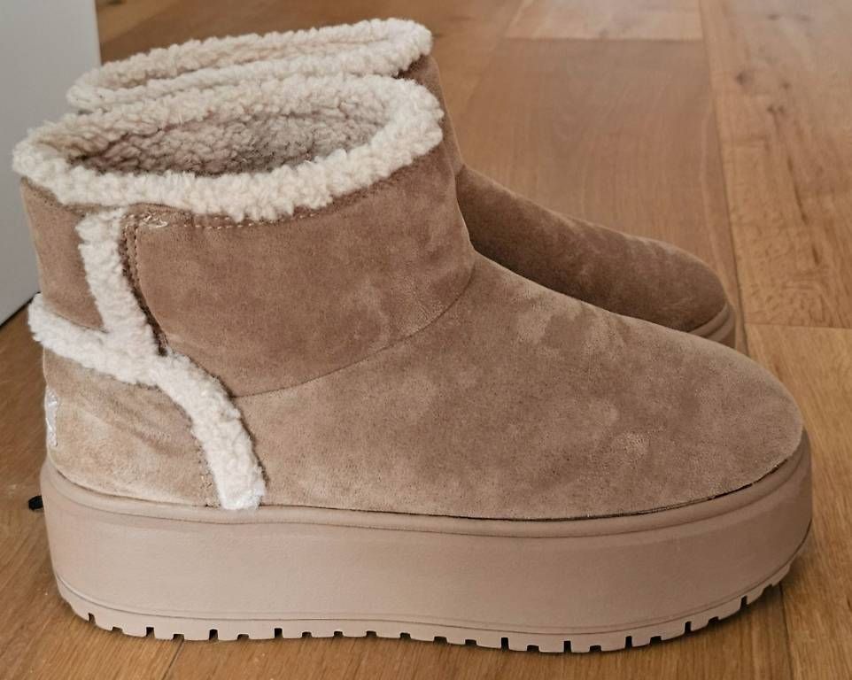 Bershka Scarpe da donna: Chaussure fourrure Bershka 37 – Usato da Martigny venduto da Neposedy 3
