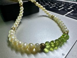 Halskette aus echten Süßwasserperlen  facettiertem Peridot