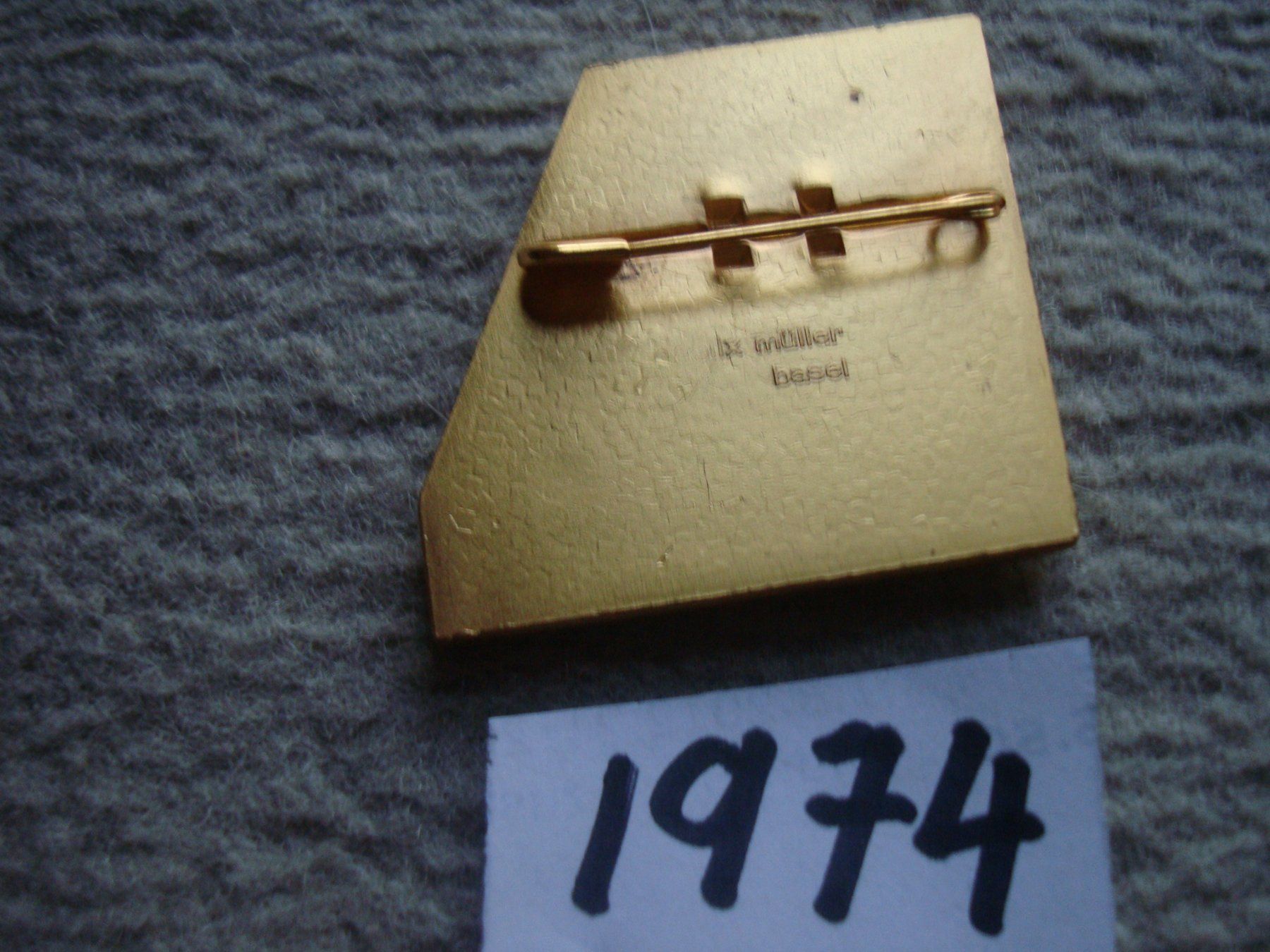 Placchette & Badge: Basler  Plakette 1974 Gold – Usato da Arlesheim venduto da printz01 1