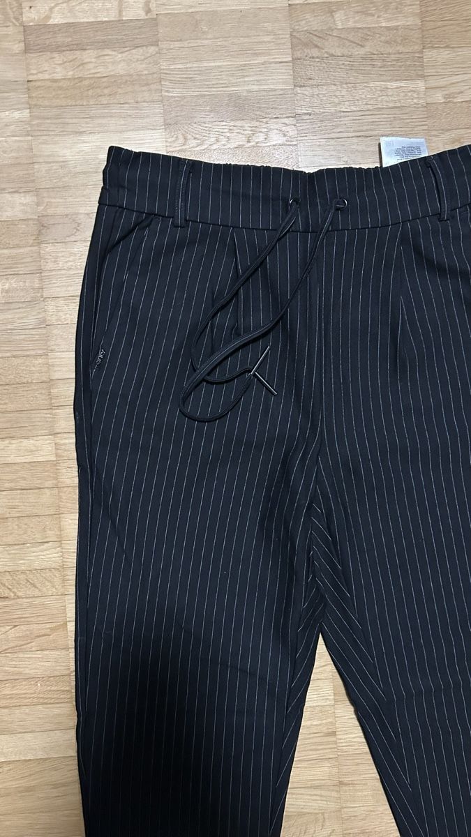Pantaloni: Stoffhose gestreifft  – Usato da Thun venduto da SelinaW1995 1