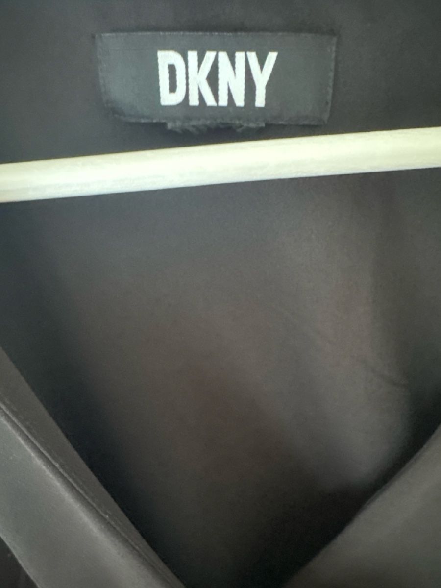 DKNY Vestiti: DKNY Kleid in Wickeloptik  – Usato da Arni AG venduto da goforluxery 1