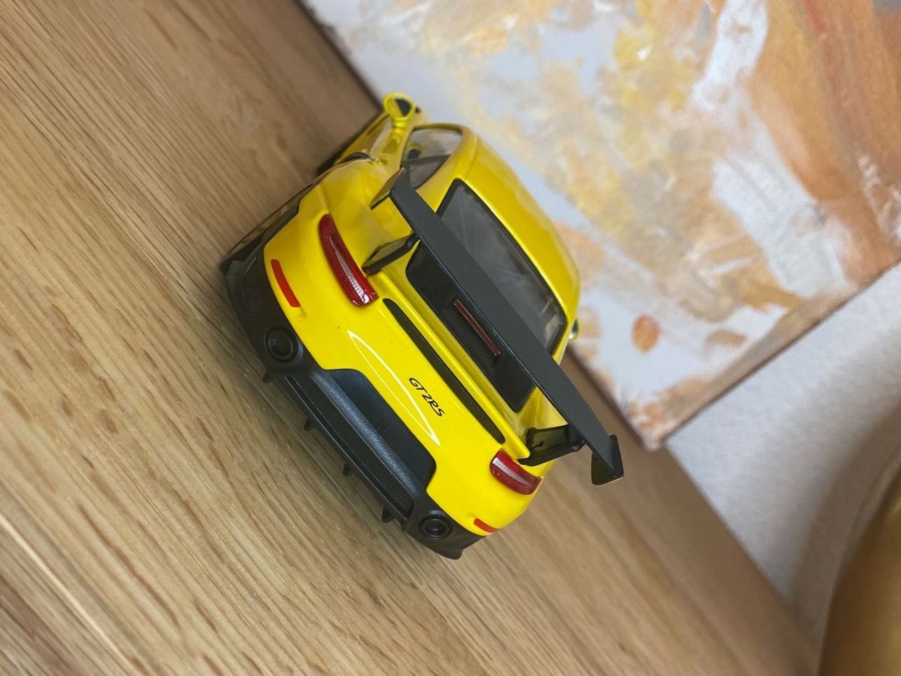 Porsche Modellautos: Porsche 911 GT2 RS - 1:24 - Modellauto - Auto - Tech - Gelb – Neu und originalverpackt aus Oensingen von CSCollectors 3
