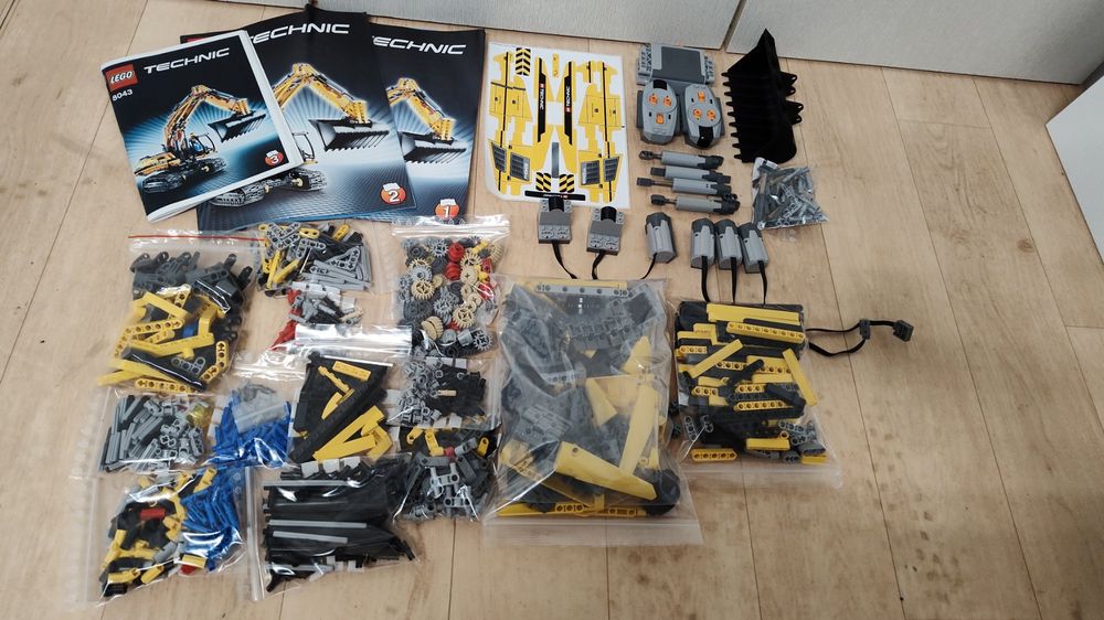 Lego Technic Bagger 8043 inkl. neueKleber (Gebraucht) in Rüti ZH für ...