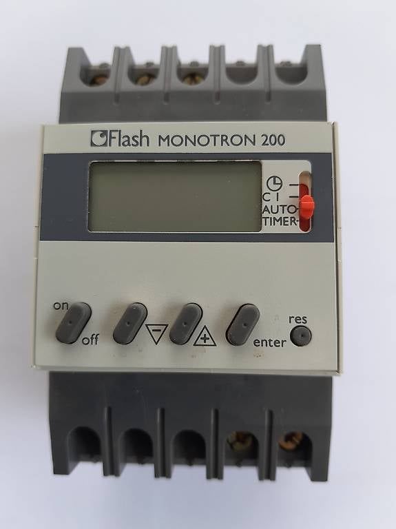 Elektronikbauteile: Super Digital-Schaltuhr FLASH MONOTRON 200 – Gebraucht aus Erlenbach ZH von Chnolli