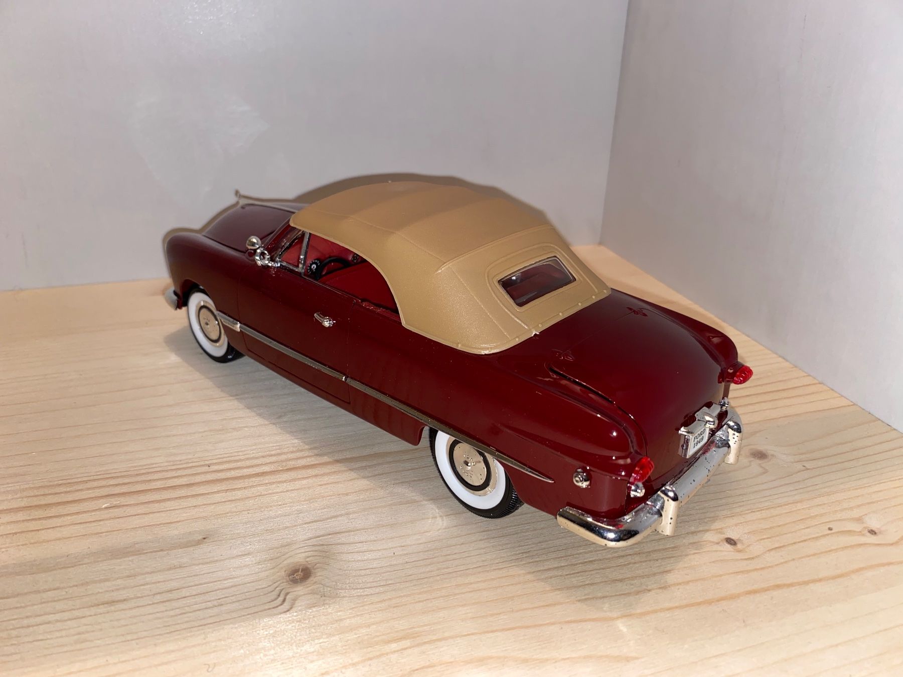 Ford Modellini d'auto: 1949 Ford Convertible 1/18 – Usato da Wohlen AG venduto da PrivatSammlung 1