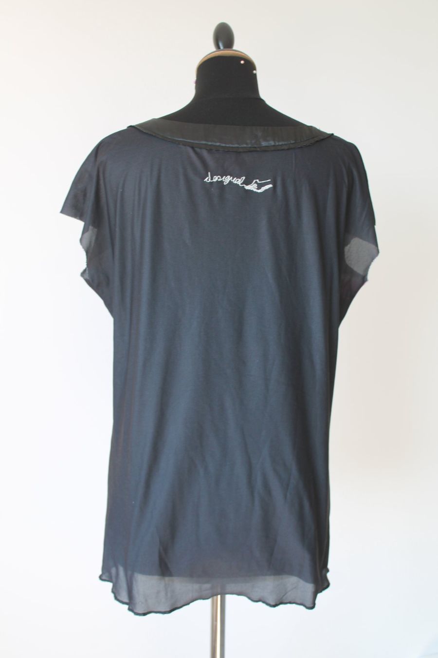Desigual T-shirt: T-Shirt DESIGUAL taille XL – Usato da Chez-le-Bart venduto da jasse 1