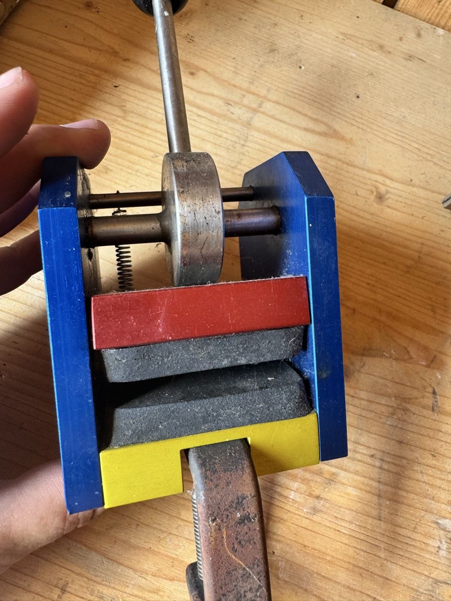 Swiss Tous les outils: Bench Vise Tool with Colored Inserts Used Condition – D'occasion à Seuzach par Wolf936 2