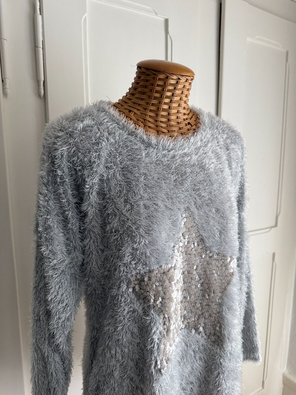 Pulls & Sweat-shirts: Pullover flauschig mit Pailletten-Stern M – D'occasion à Zürich par Diazaio 1