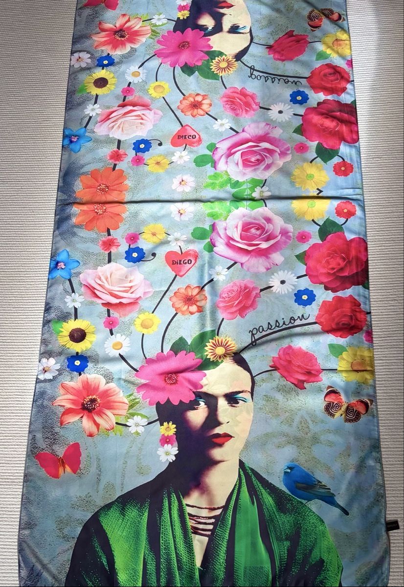 Foulard & Sciarpe: Frida Kahlo Seidentuch 100% Seide  – Usato da Gossau venduto da Magic999 2