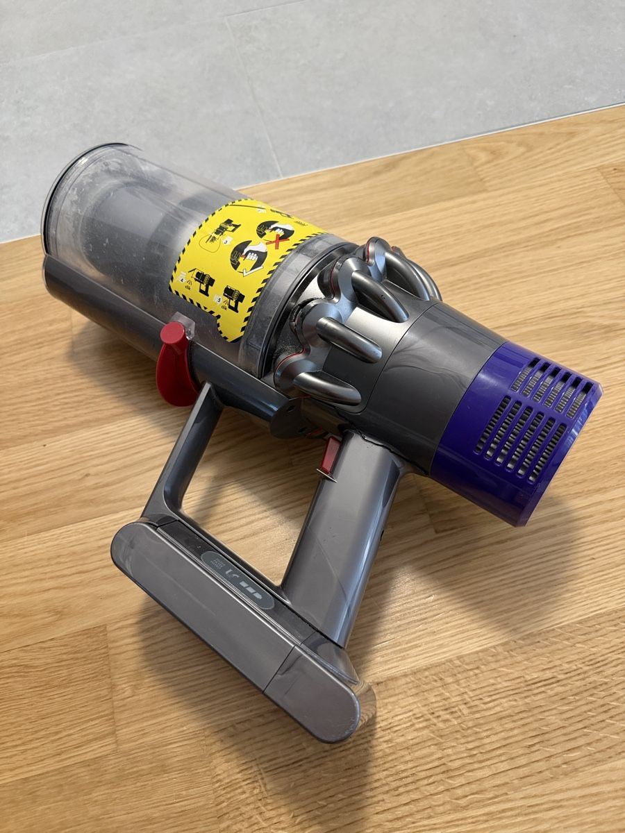 Dyson Aspirateurs & Accessoires: Dyson V10 – Défectueux à Meyrin par SA_3006