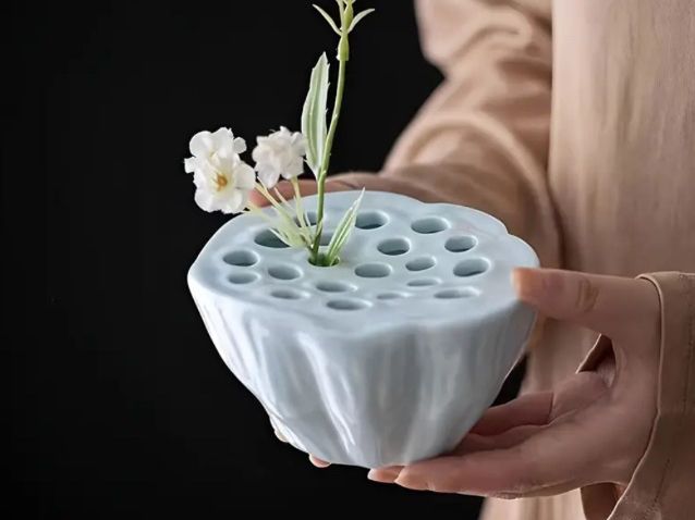Vasi & Recipienti: Atypical Unique ceramic flowe vase light blue – Nuovo (secondo la descrizione) da Frauenfeld venduto da Vanityroom 1