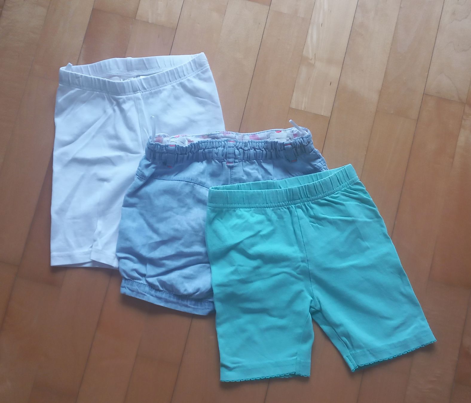 Hosen: Kurze Hosen Mädchen Gr.92 – Gebraucht aus St. Margrethen SG von SamusAran